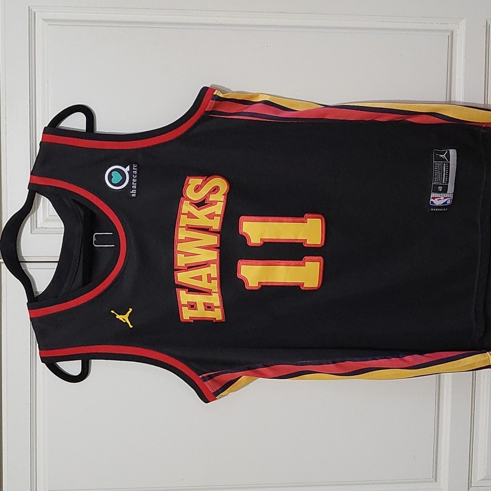 Nike Trae Young Atlanta Hawks team jersey, size medium (48)